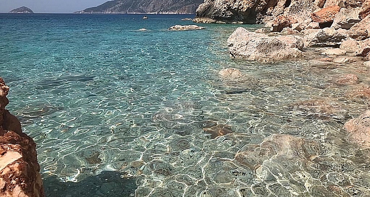 Adrasan Özel Tekne Turunda Denizin Mavisi ve Torosların Yeşili Eşliğinde Unutulmaz Bir Gün Yaşayın!